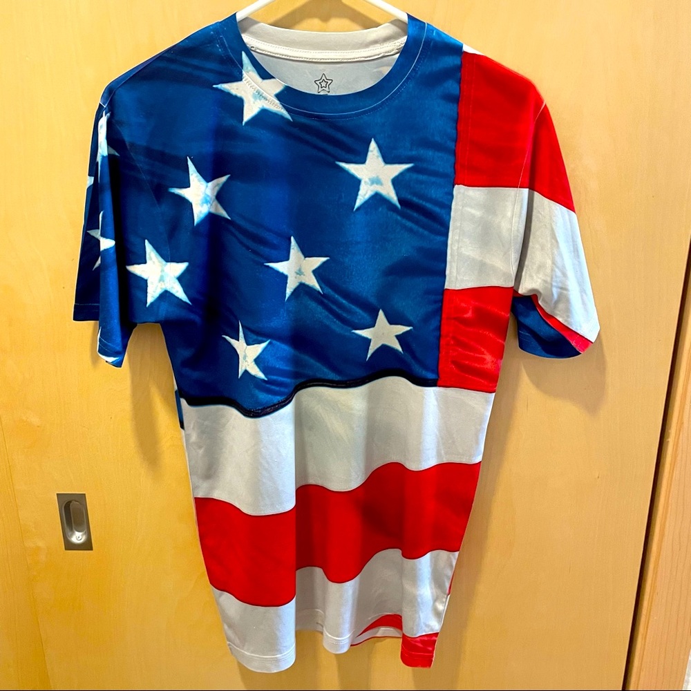 Men’s size small American flag tee